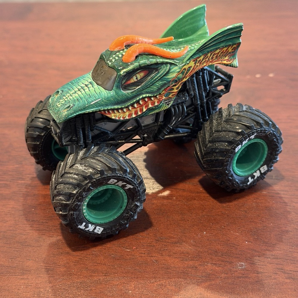 Spinmaster Monster Jam Truck Green Dragon 1:64 Diecast Toy Hot Wheels Compatible